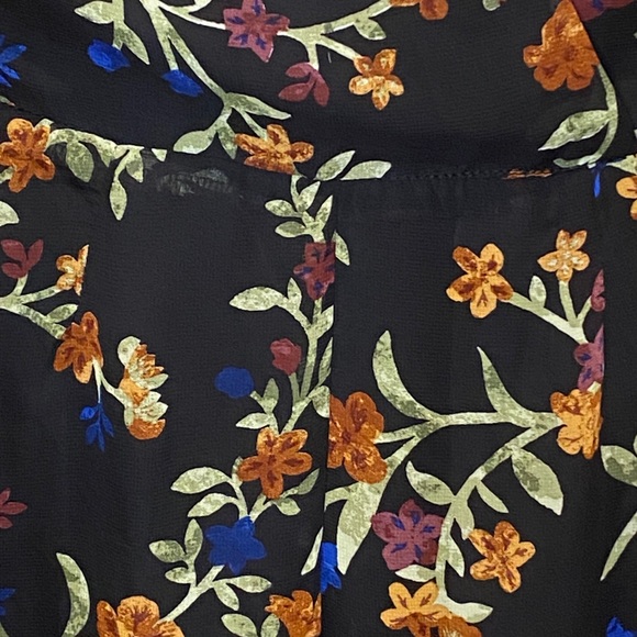 Gianni Bini Black Floral Cropped Length Spaghetti Straps Jumpsuit Sz Medium VGC - Picture 2 of 5